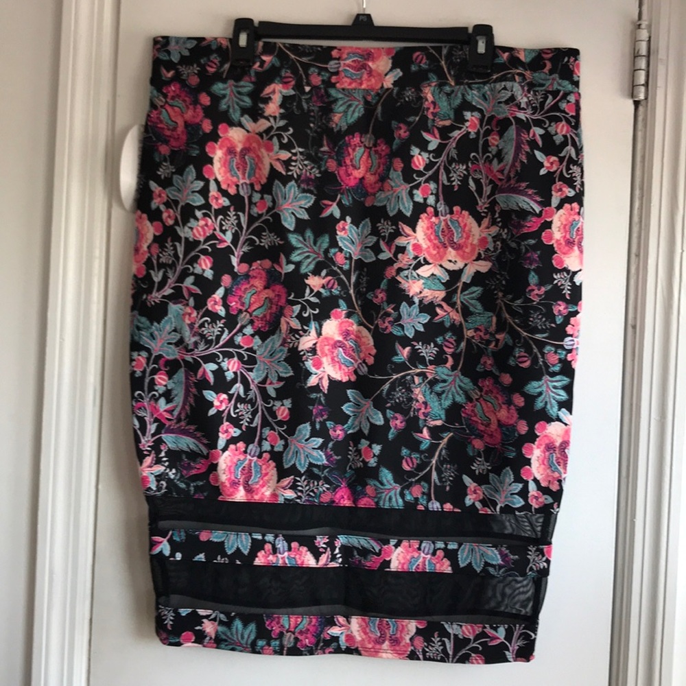 Flower-patterned Skirt